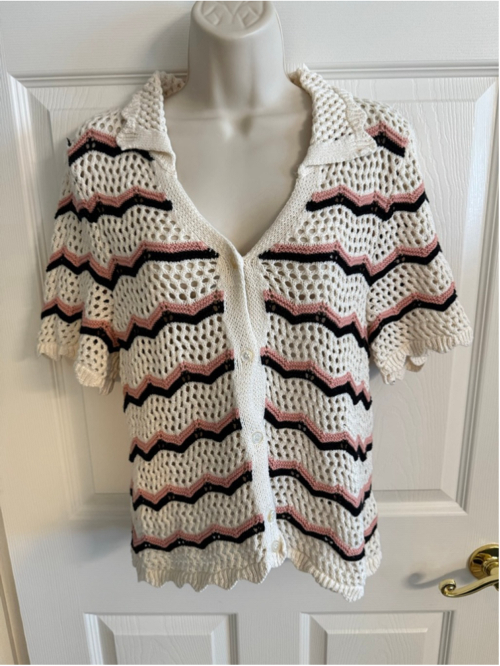 DR2 DANIEL RAINN short sleeve cardigan bone pink black zigzag scalloped trim S